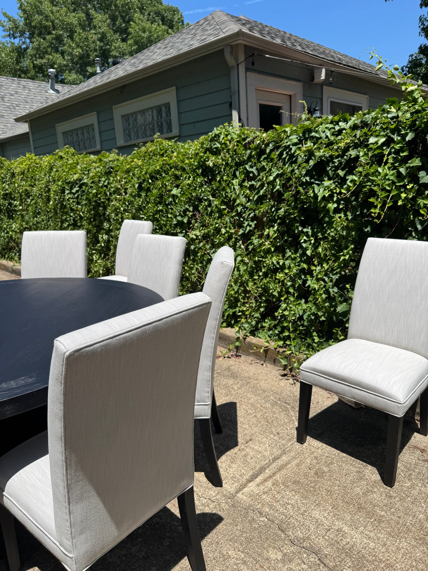 RH Hudson Parsons Set of 10 Dining Chairs French Black 72” Round Dining Table Restoration Hardware