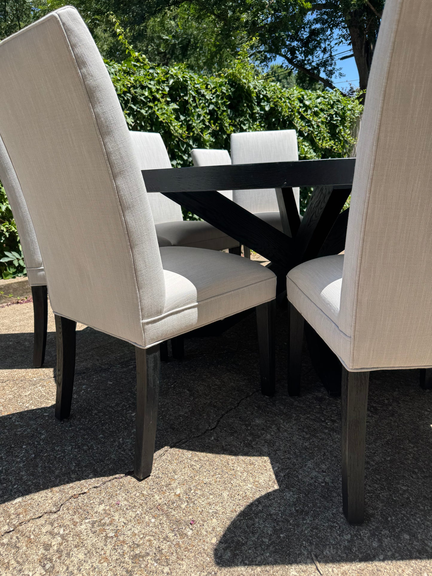 RH Hudson Parsons Set of 10 Dining Chairs French Black 72” Round Dining Table Restoration Hardware